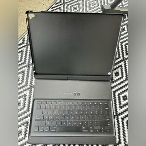 Lenrich iPad Keyboard and Hard Case